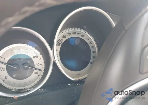 2014 Mercedes-Benz C 250 Sport z USA, uszkodzony, nr VIN WDDGF4HB8EA954545